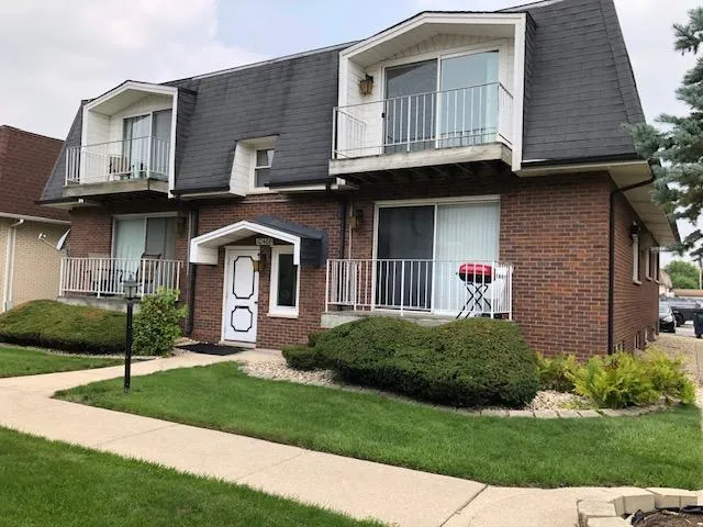 $1,750 | 10408 Major Avenue, Unit 2S, Oak Lawn, IL 60453