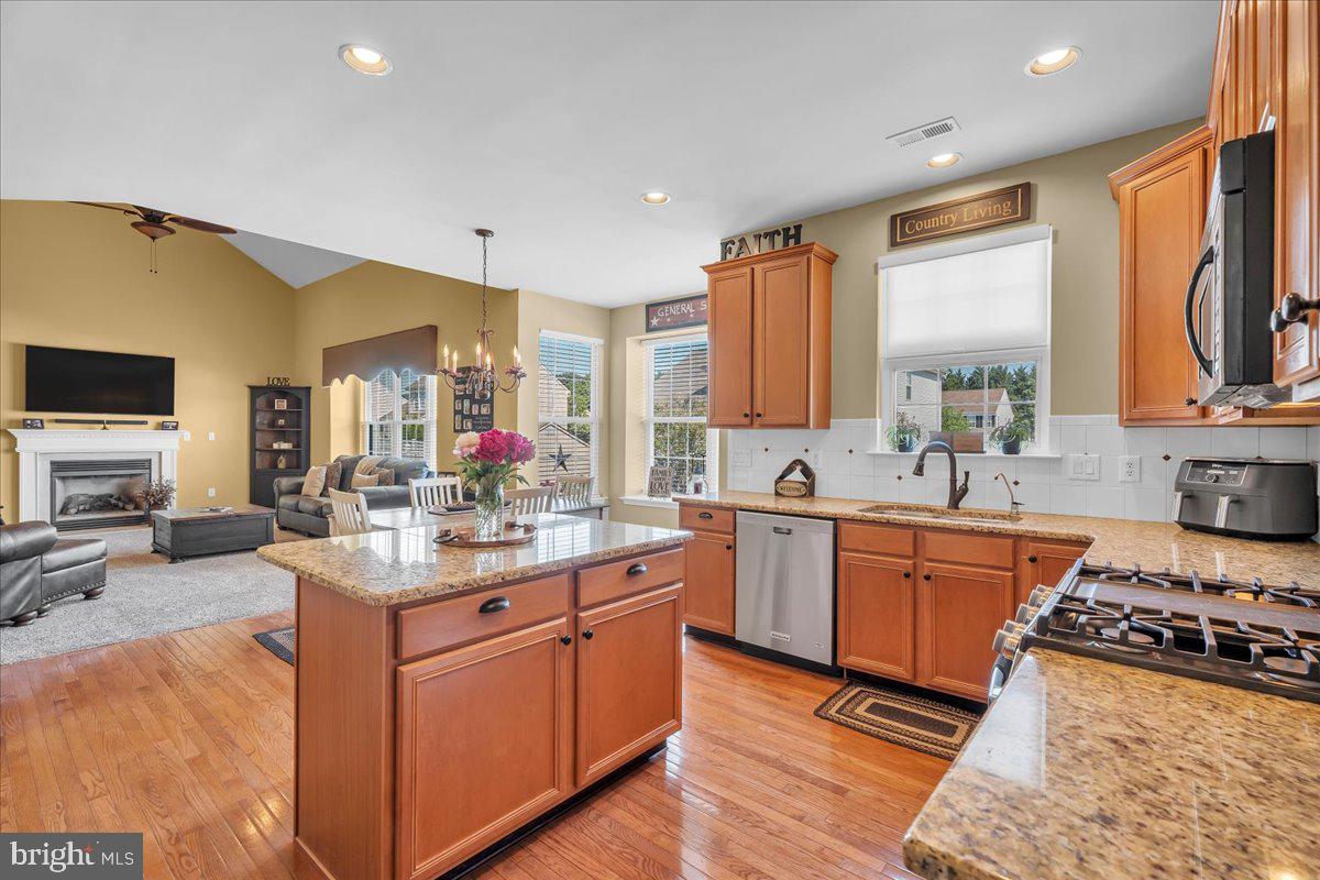 74 Candlewood Road Williamstown, NJ 08094 - Photo 10 of 45 Inviting kitchen with warm wood tones.