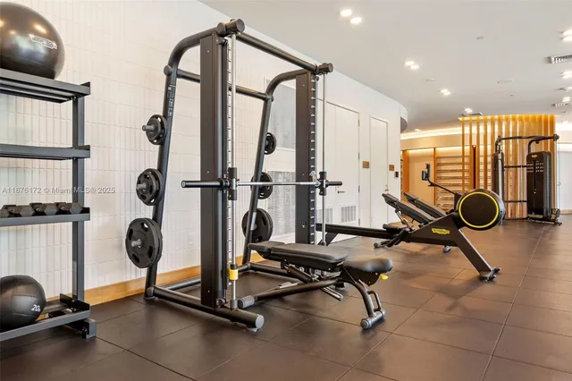 $1,850,000 | 2678 Tigertail Avenue, Unit 1705, Miami, FL 33133