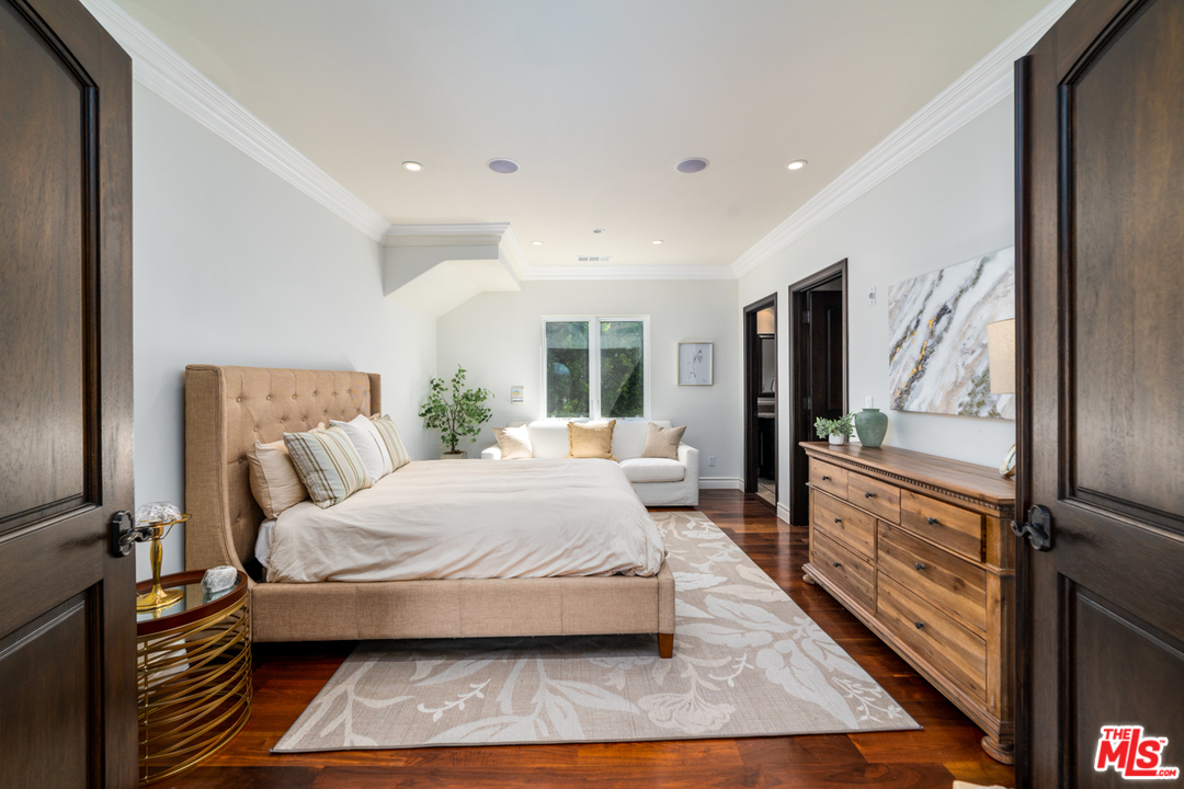 1236 Stradella Road Los Angeles, CA 90077 - Photo 21 of 26 a bedroom with a large bed and a dresser