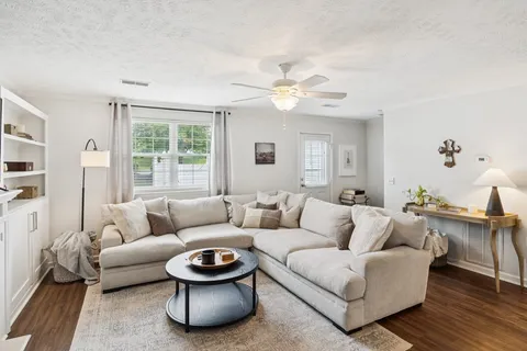 $319,900 | 2120 Lebanon Pike, Unit 2, Nashville, TN 37210