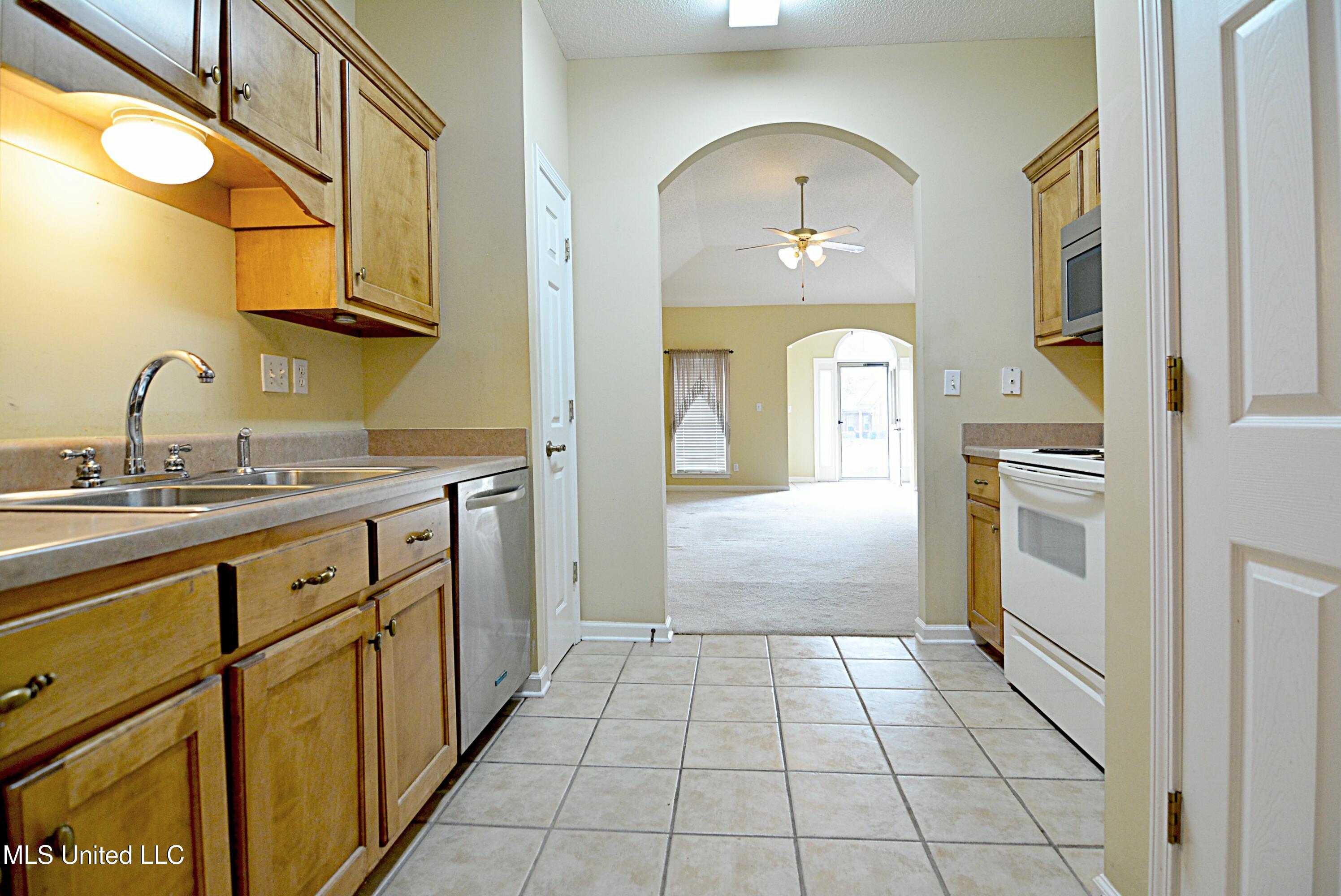 815 Cardinal Lane Hernando, MS 38632 - Photo 6 of 15 Kitchen from Breakfast