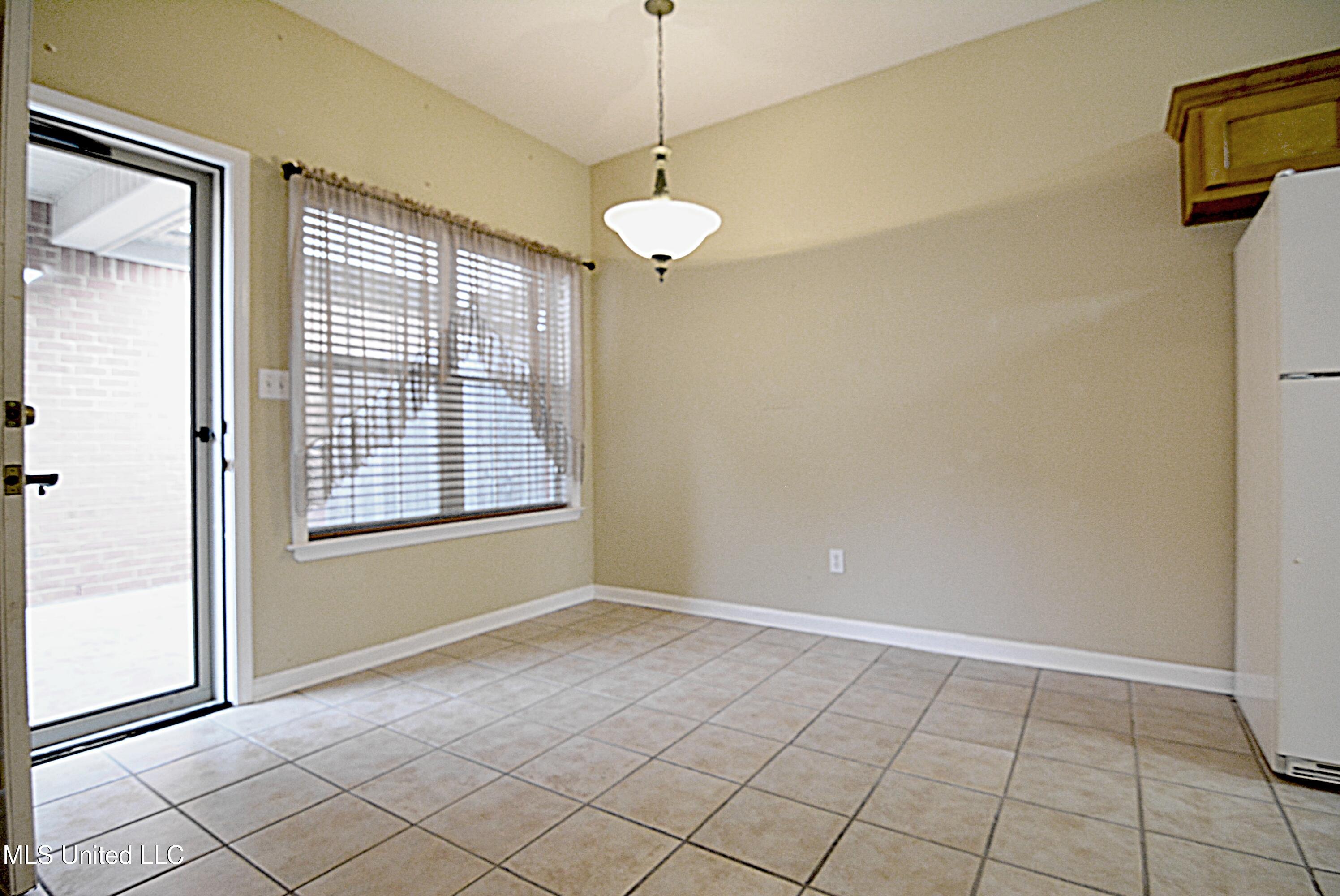 815 Cardinal Lane Hernando, MS 38632 - Photo 8 of 15 Dining Area