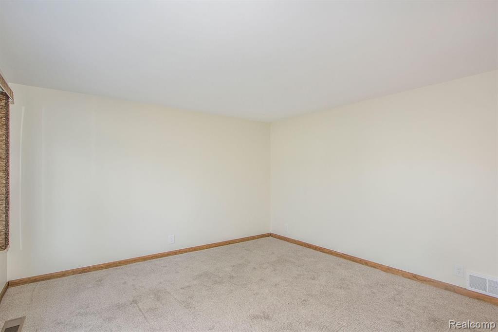 2455 Emmons Avenue Rochester Hills, MI 48307 - Photo 9 of 22