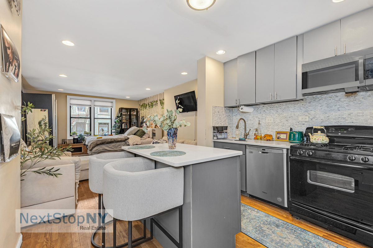 229 East 28th Street, Unit 2C Manhattan, NY 10016 - Photo 1 of 7