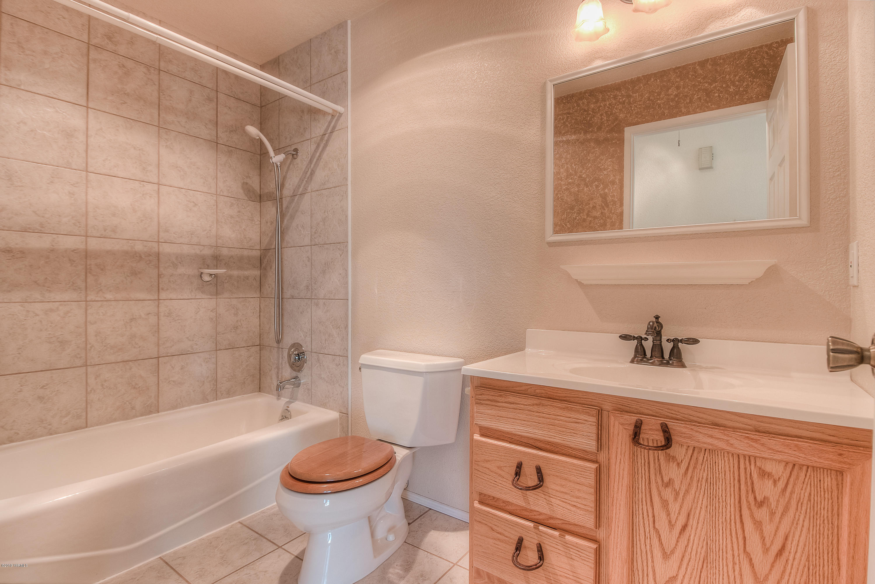 1251 St Hilaire Road Yakima, WA 98901 - Photo 23 of 39 Main Bath