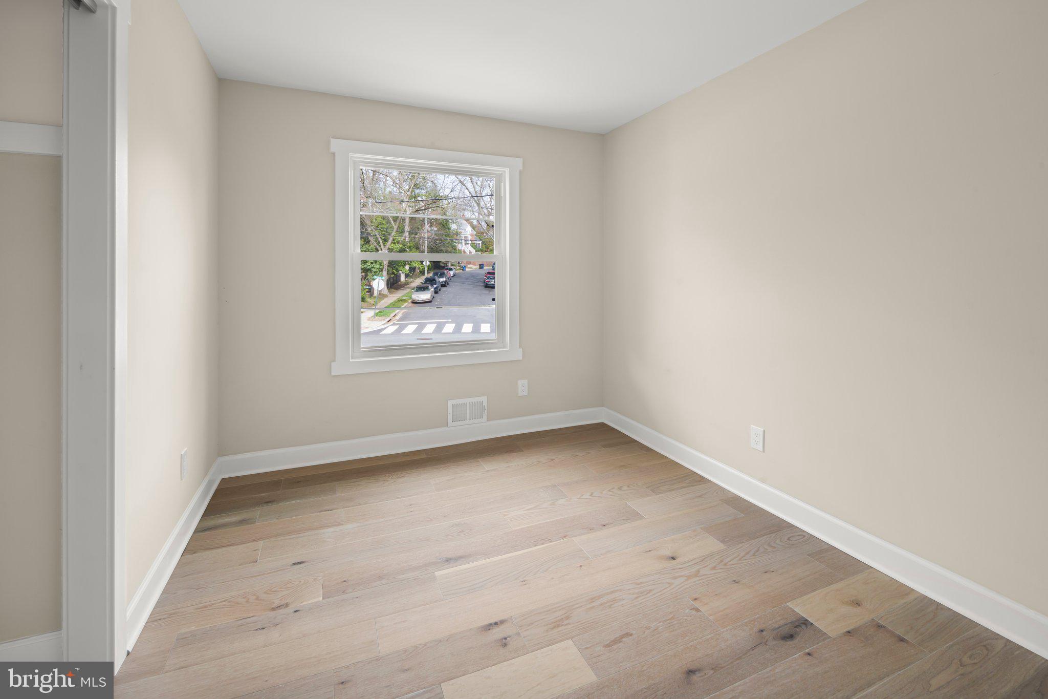 3405 Russell Road Alexandria, VA 22305 - Photo 17 of 35