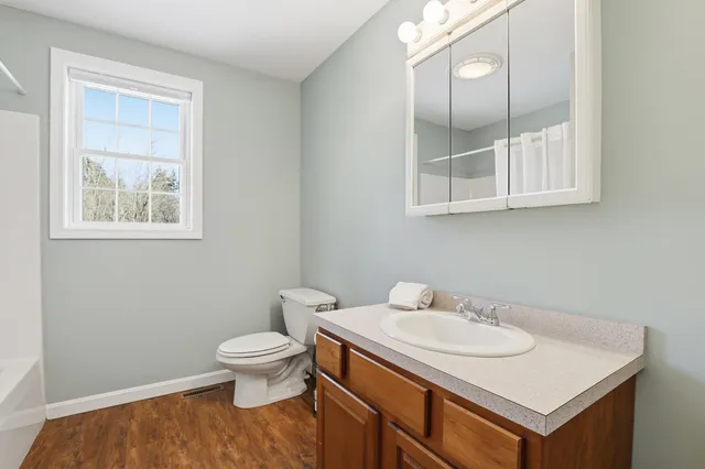 $569,900 | 9 Lucas Pond Road, Nottingham, NH 03290