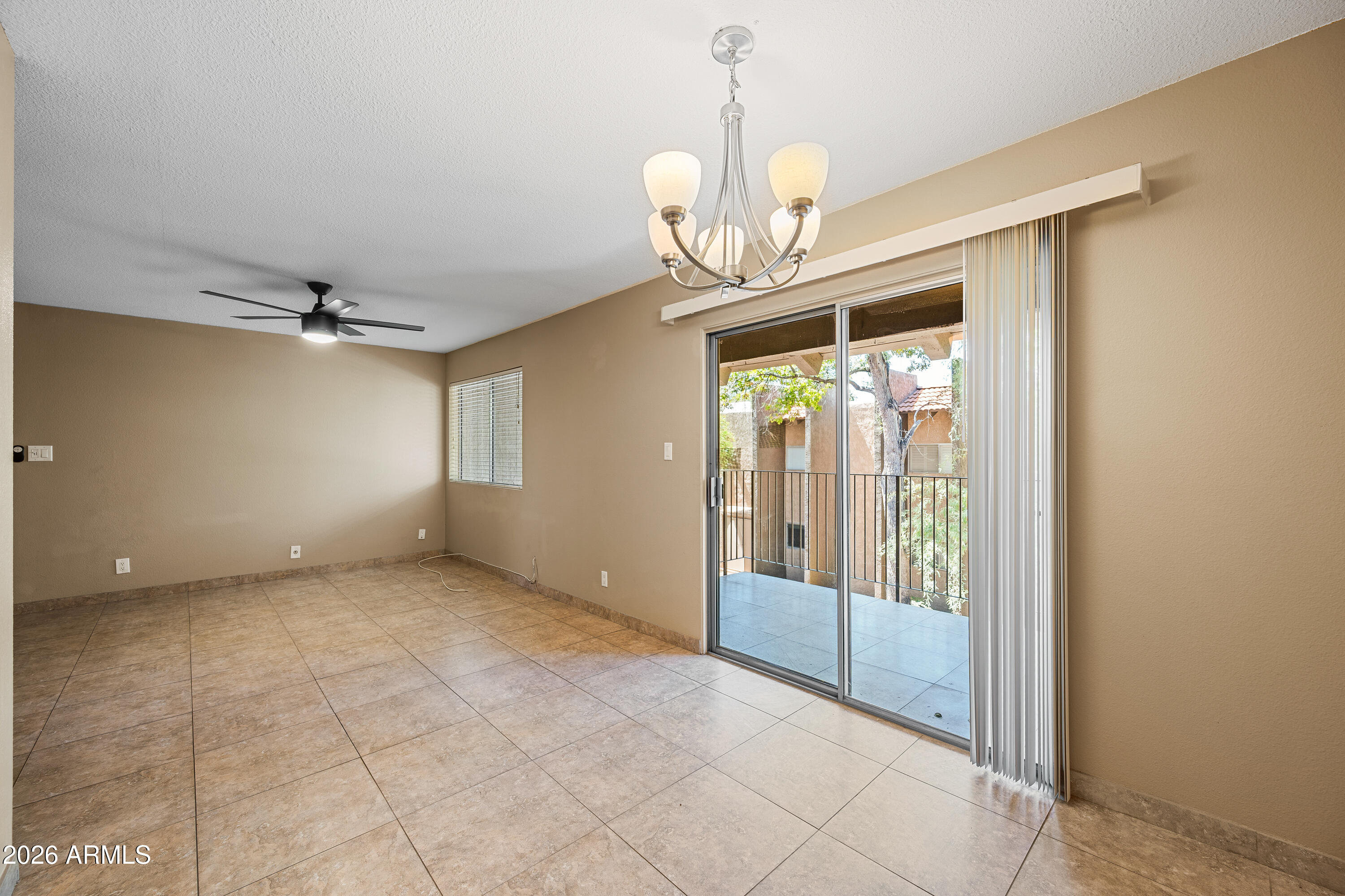 5525 East Thomas Road, Unit G9 Phoenix, AZ 85018 - Photo 9 of 16 9-5525ETRG9-ocupix-
