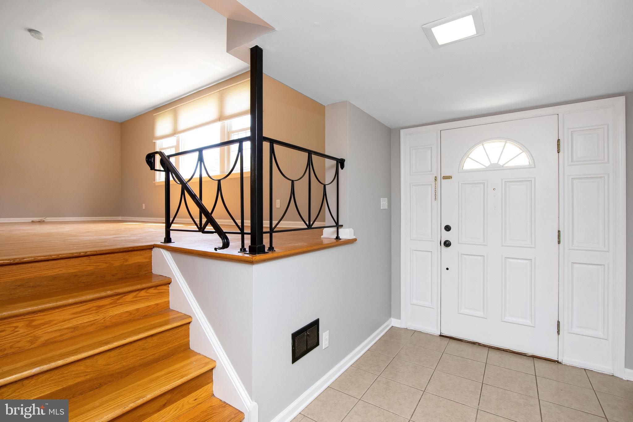 9 Regent Road Cherry Hill, NJ 08003 - Photo 4 of 40 Front Foyer