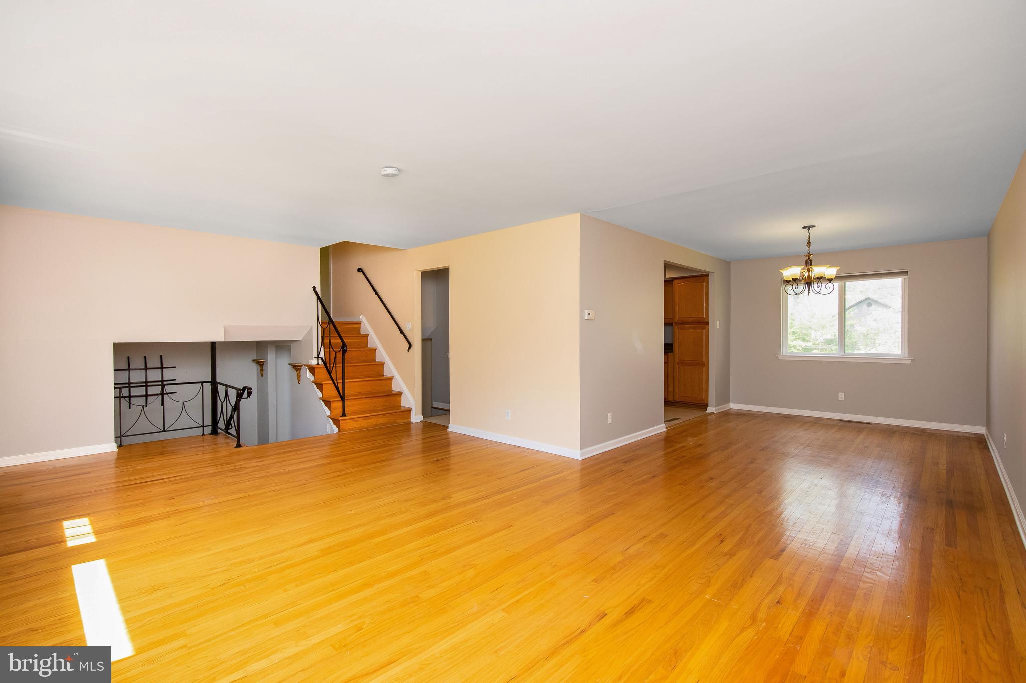 9 Regent Road Cherry Hill, NJ 08003 - Photo 6 of 40 Living Room/Dining Room