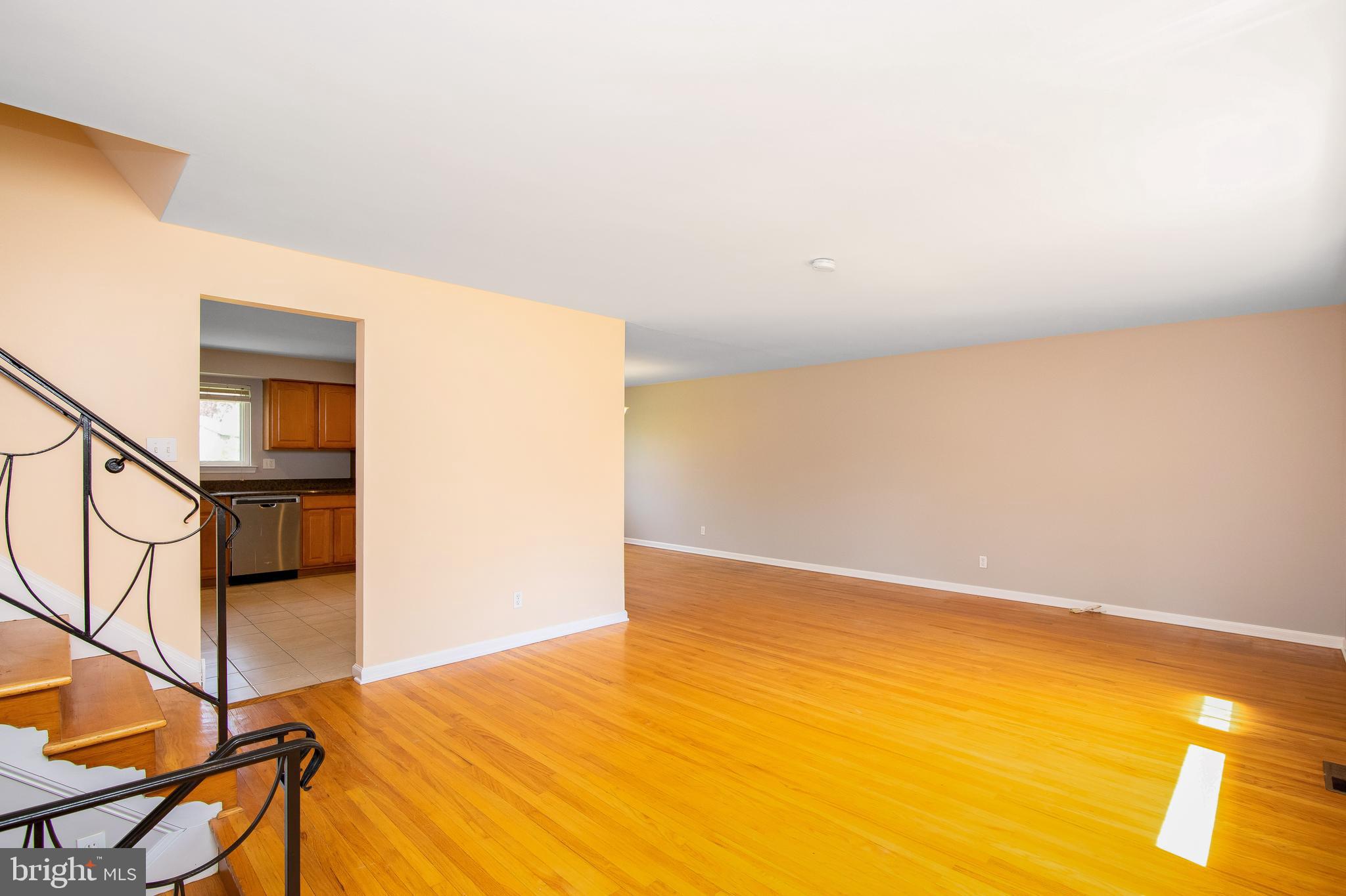 9 Regent Road Cherry Hill, NJ 08003 - Photo 7 of 40 Living Rooom