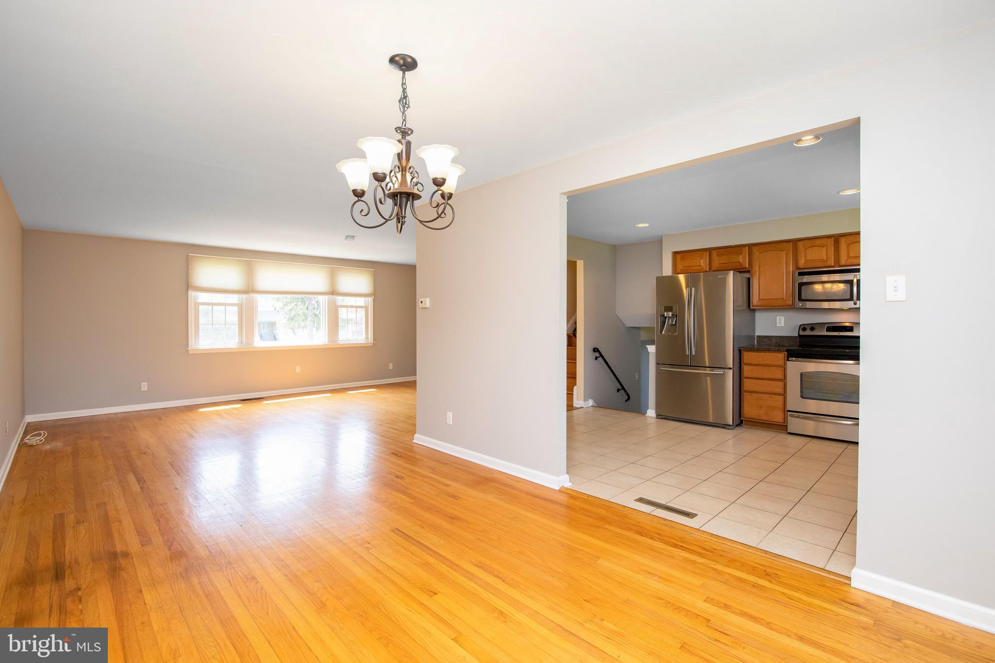 9 Regent Road Cherry Hill, NJ 08003 - Photo 10 of 40 Dining Room leading to Kitchen