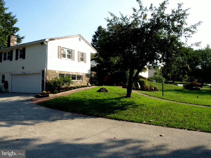 1211 Sandringham Road Bala Cynwyd, PA 19004 - Photo 2 of 25