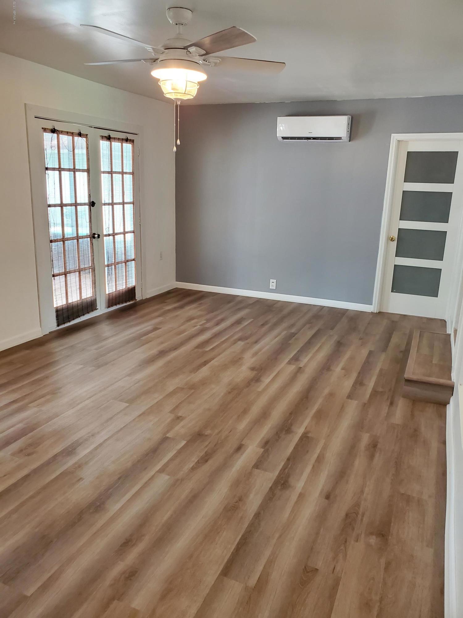 1064 Halifax Road Jacksonville, FL 32216 - Photo 20 of 31 Family room to patio