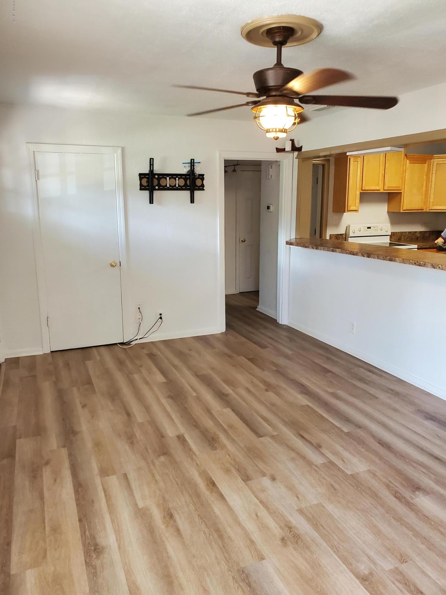 1064 Halifax Road Jacksonville, FL 32216 - Photo 3 of 31 Living Room