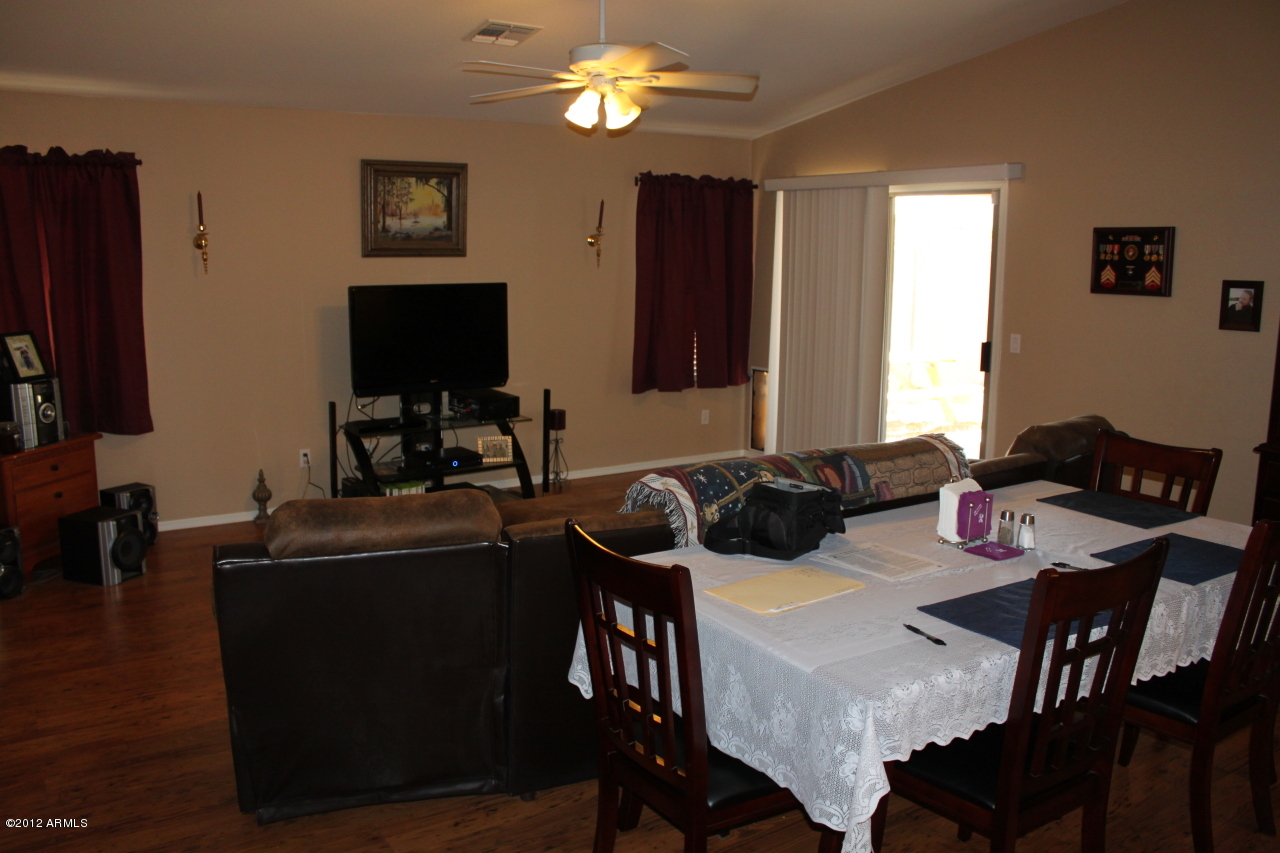 2425 West Apollo Road Phoenix, AZ 85041 - Photo 6 of 22 Great Room