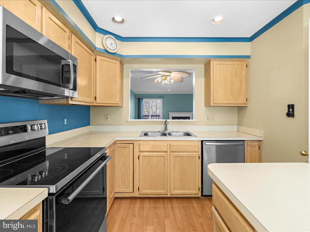 266 St Michaels Circle Odenton, MD 21113 - Photo 11 of 42 a kitchen that has a sink and a stove in it