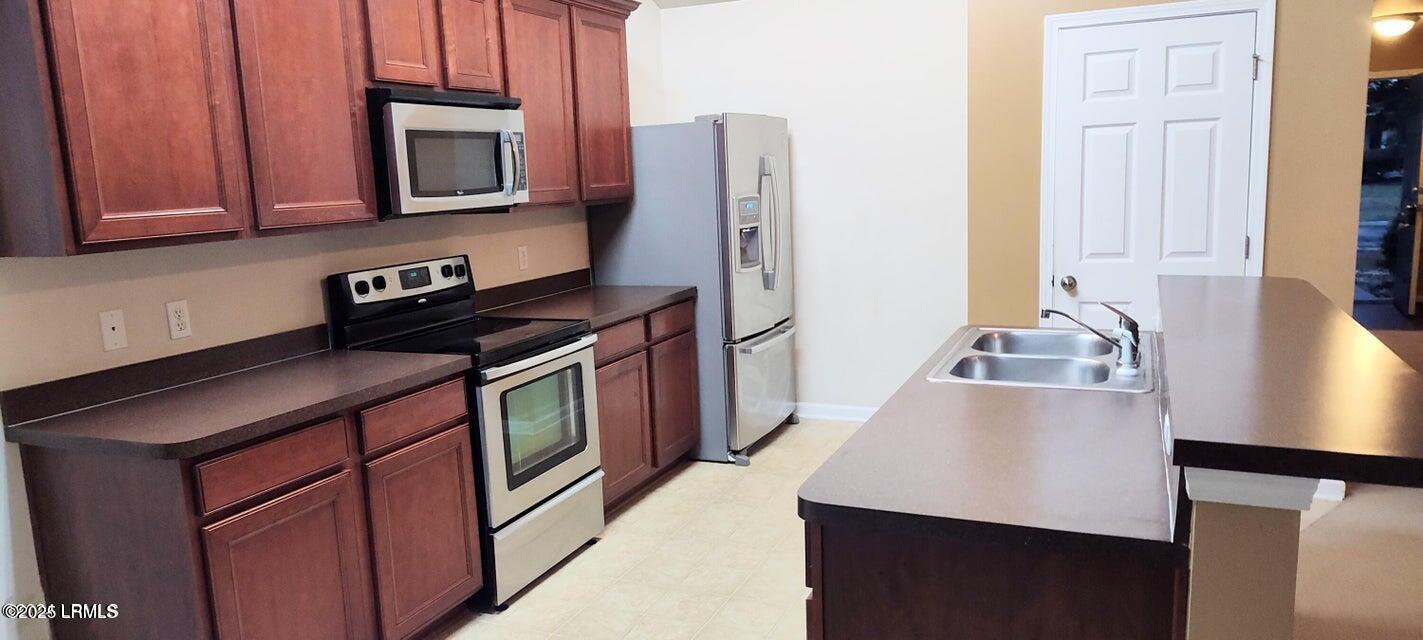 17 Harbison Place Beaufort, SC 29906 - Photo 2 of 39 20240214024517332592000000-o