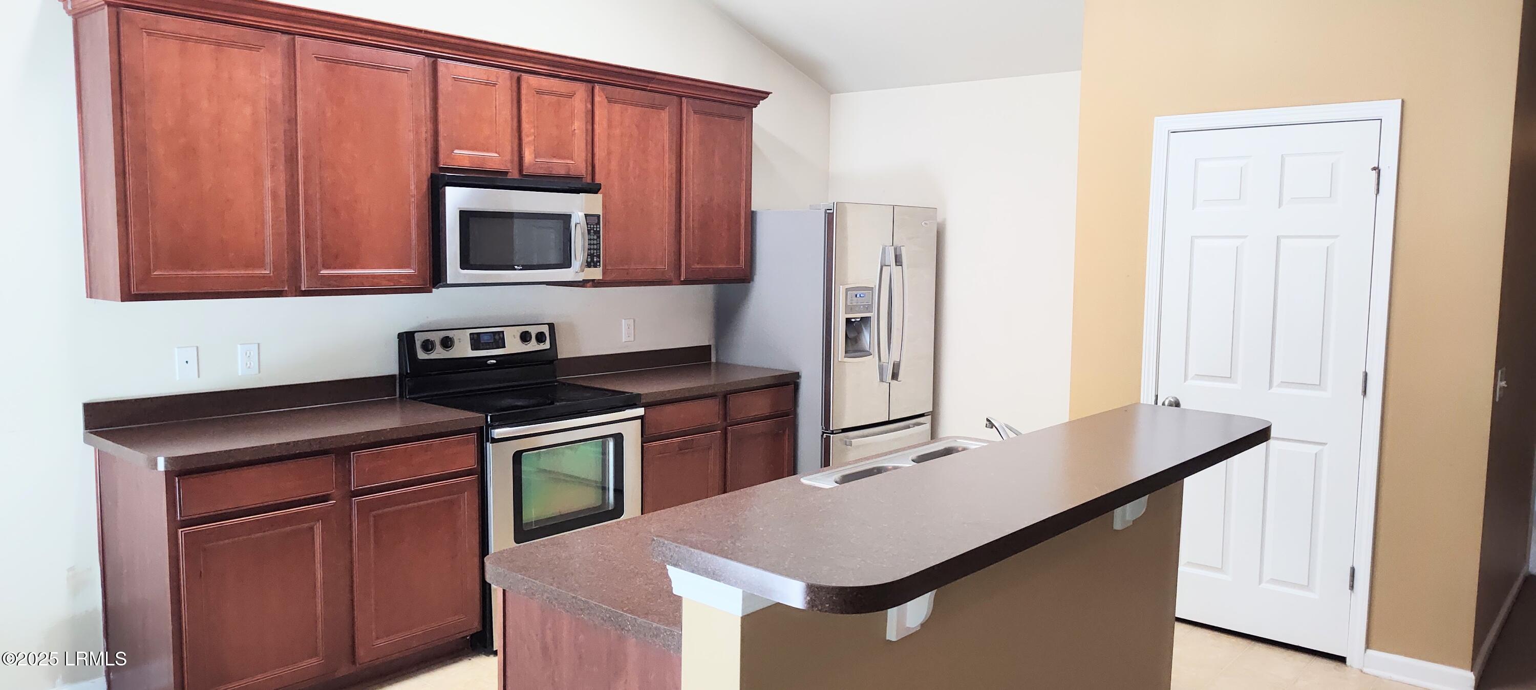 17 Harbison Place Beaufort, SC 29906 - Photo 7 of 39 IMG_20250702_104110170