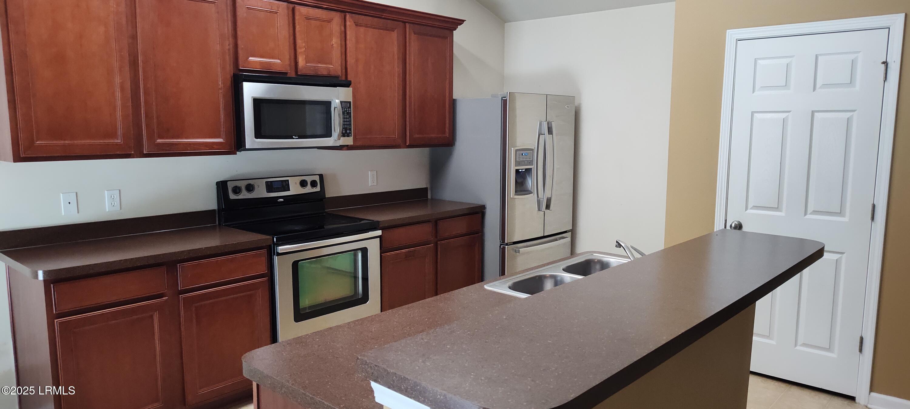 17 Harbison Place Beaufort, SC 29906 - Photo 8 of 39 IMG_20250702_104106485