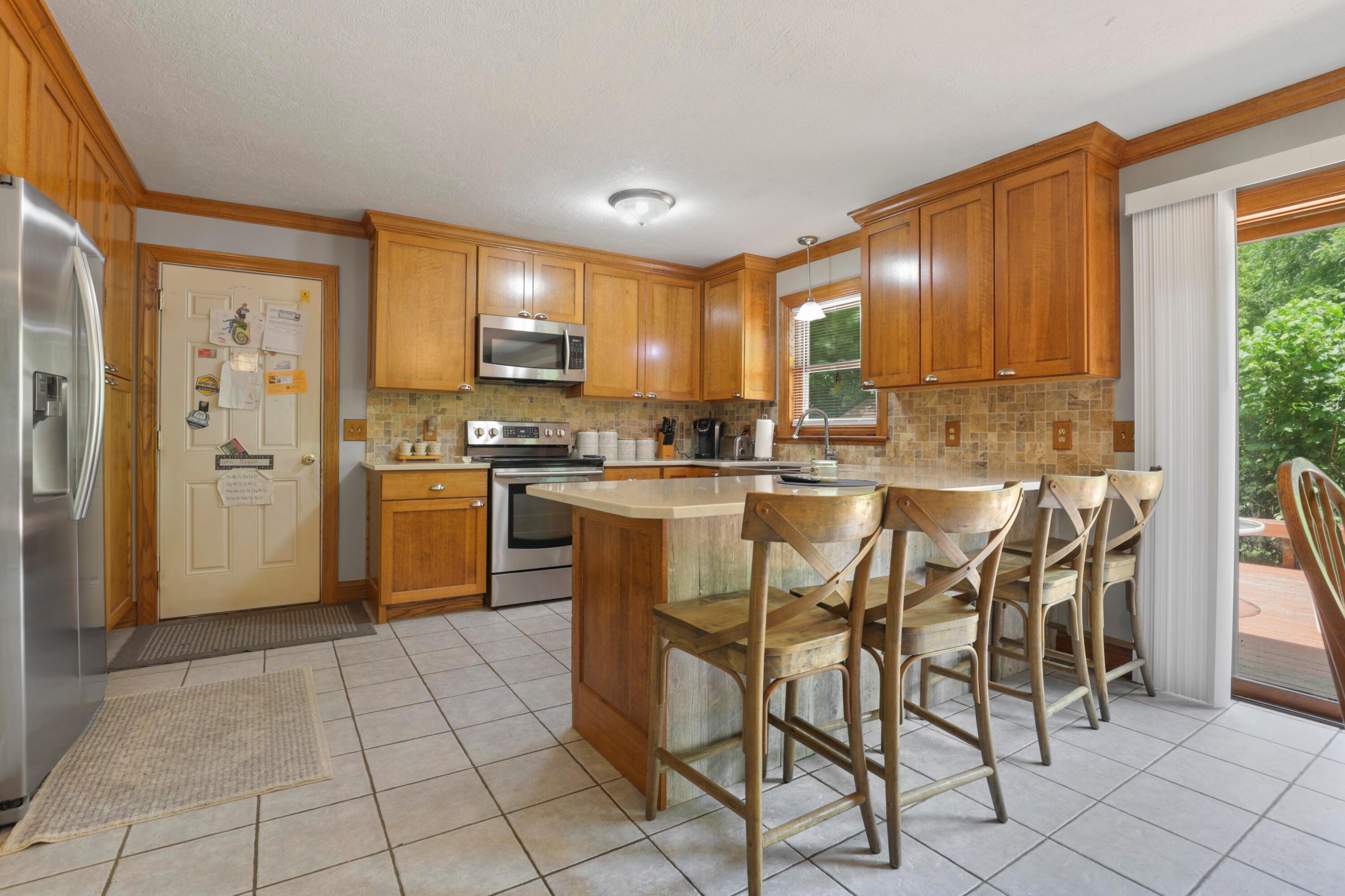 7610 Beecher Road Southwest Pataskala, OH 43062 - Photo 18 of 53 Kitchen Bar