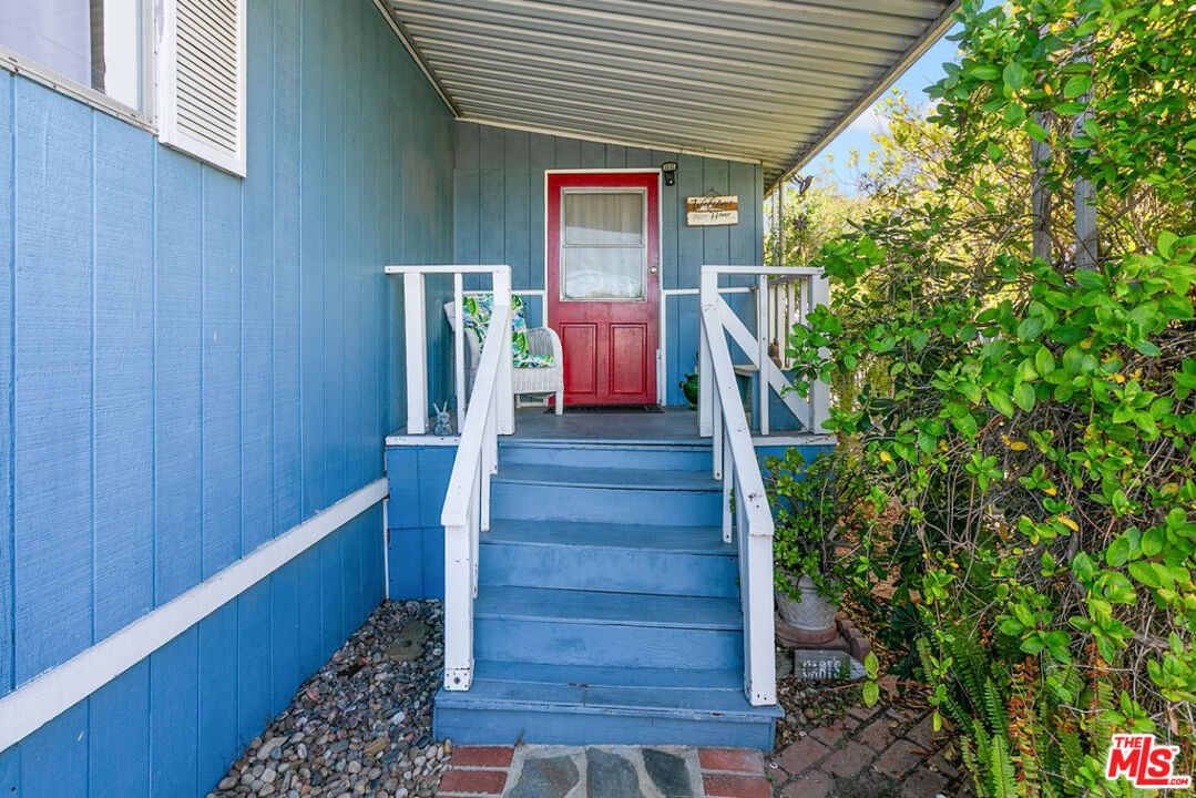29500 Heathercliff Road, Unit 252 Malibu, CA 90265 - Photo 3 of 50 a view of entryway