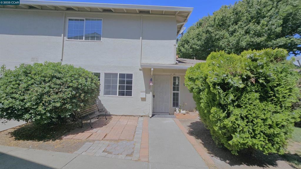 1446 Del Rio Circle Concord, CA 94518 - Photo 2 of 20