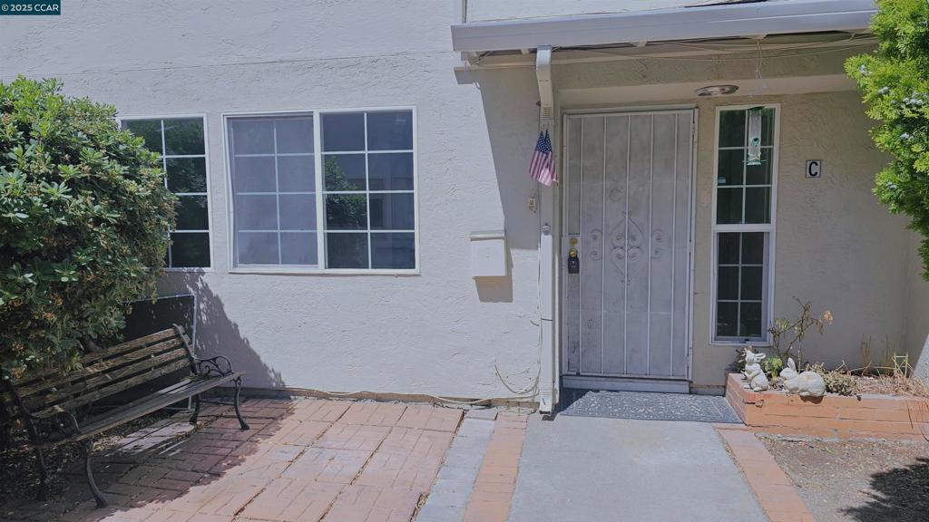 1446 Del Rio Circle Concord, CA 94518 - Photo 3 of 20