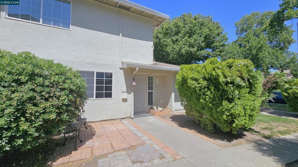 1446 Del Rio Circle Concord, CA 94518 - Photo 4 of 20