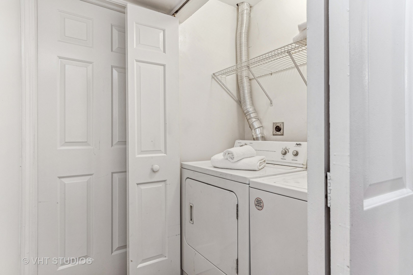 337 Cedarbrook Road Naperville, IL 60565 - Photo 18 of 37 a utility room with dryer and washer