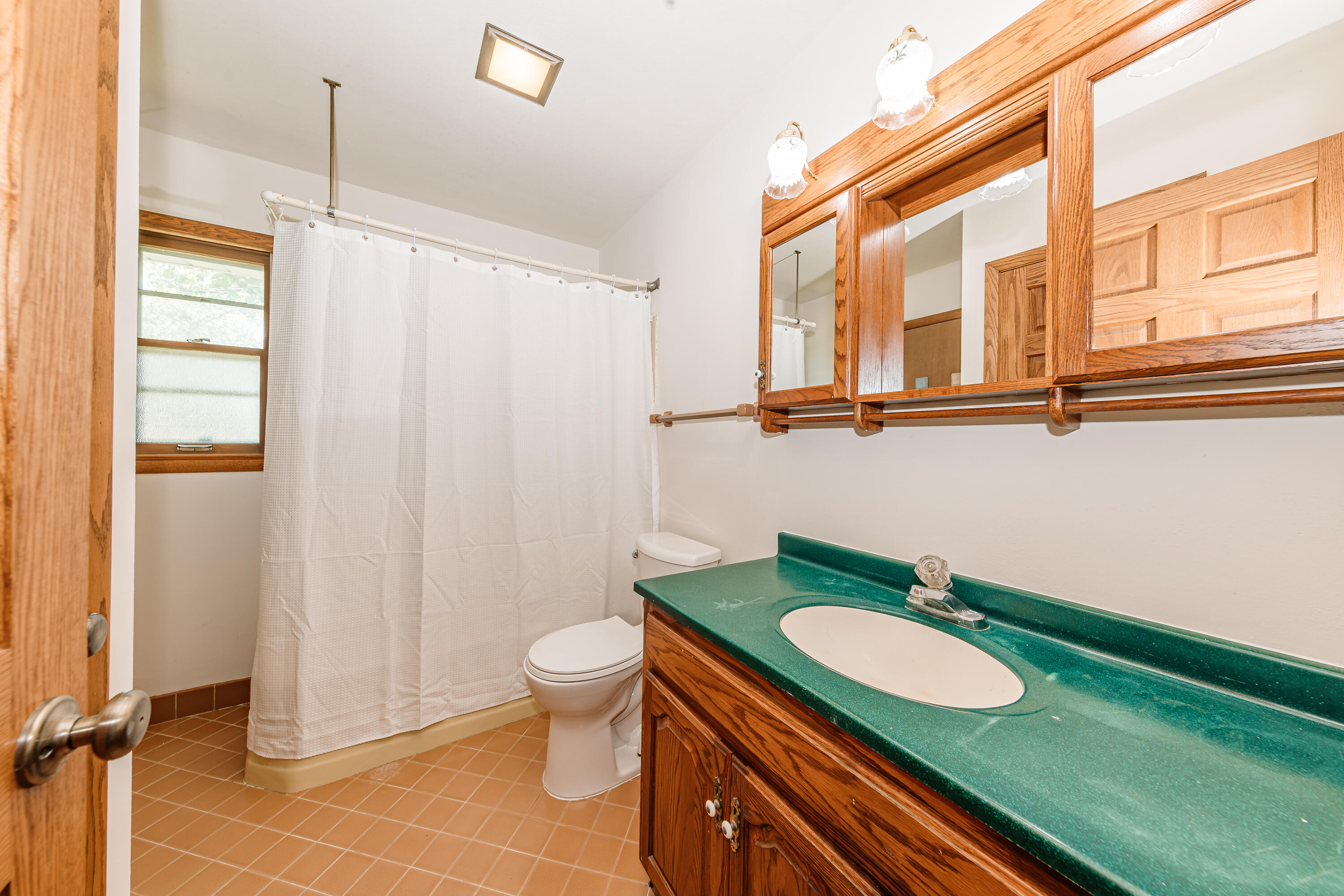 21670 West Glengarry Road New Berlin, WI 53146 - Photo 25 of 50 Main Bathroom w/Dual Entrance