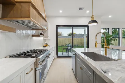 $949,900 | 614 Eleanor Street, Houston, TX 77009