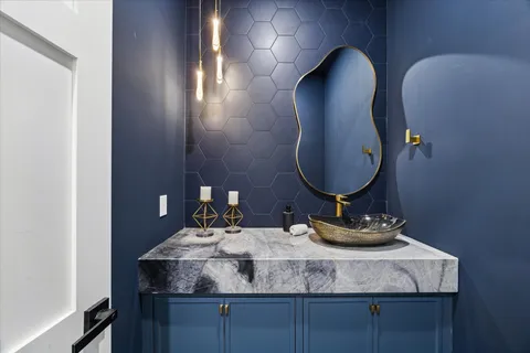 $949,900 | 614 Eleanor Street, Houston, TX 77009