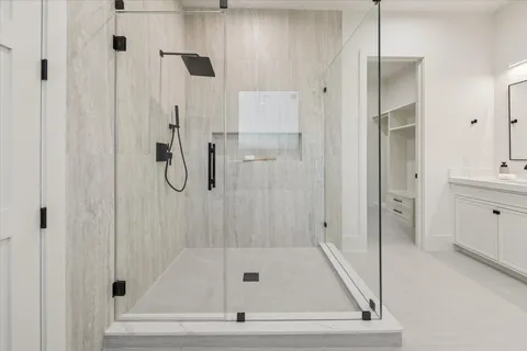 $949,900 | 614 Eleanor Street, Houston, TX 77009