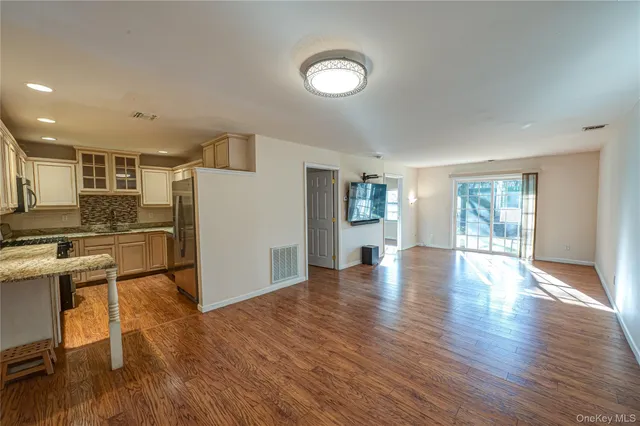 $4,000 | 1113 Savoy Drive, Melville, NY 11747