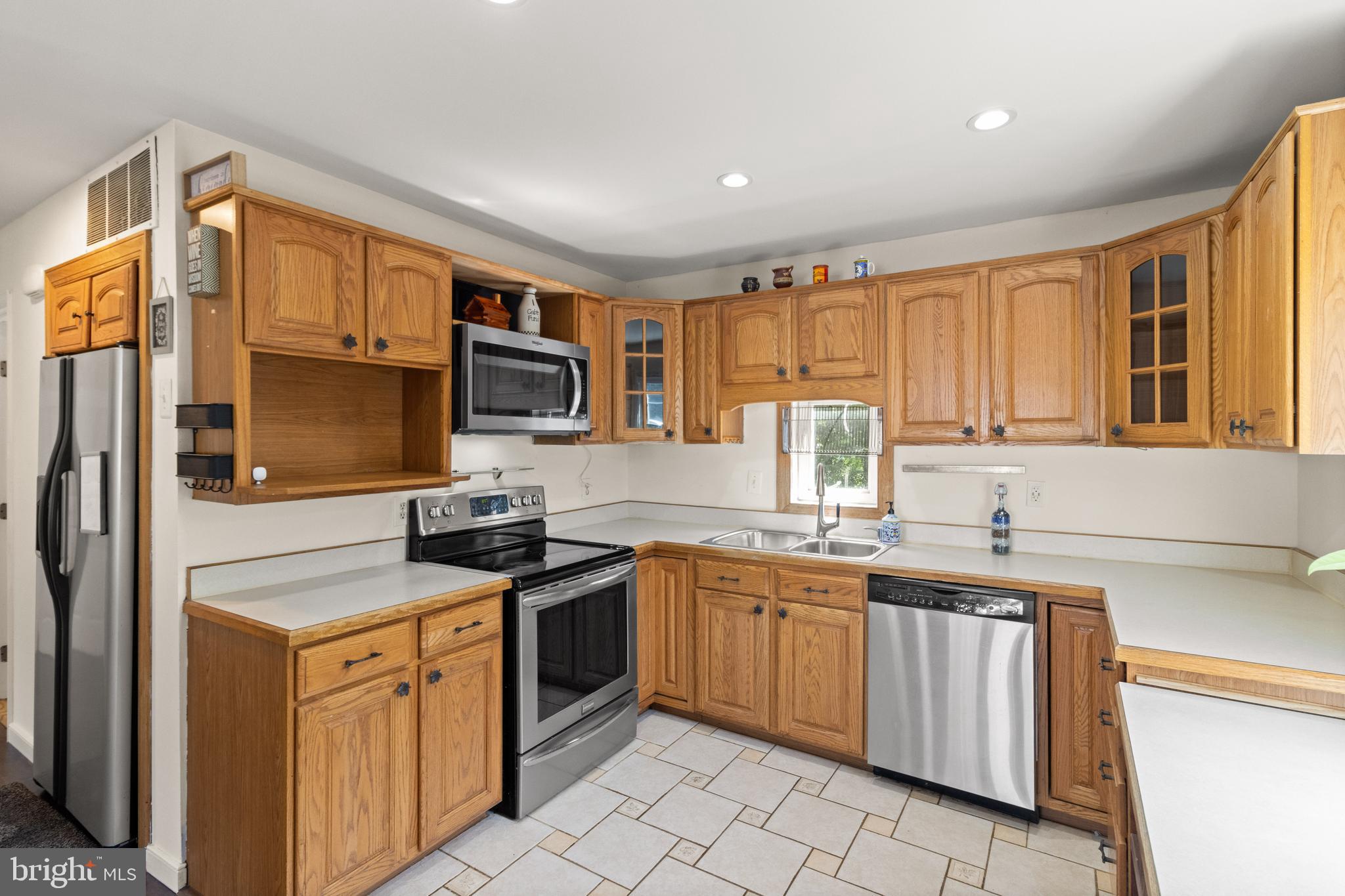13303 Kenny Road Woodbridge, VA 22193 - Photo 18 of 57 Gallery Image 18
