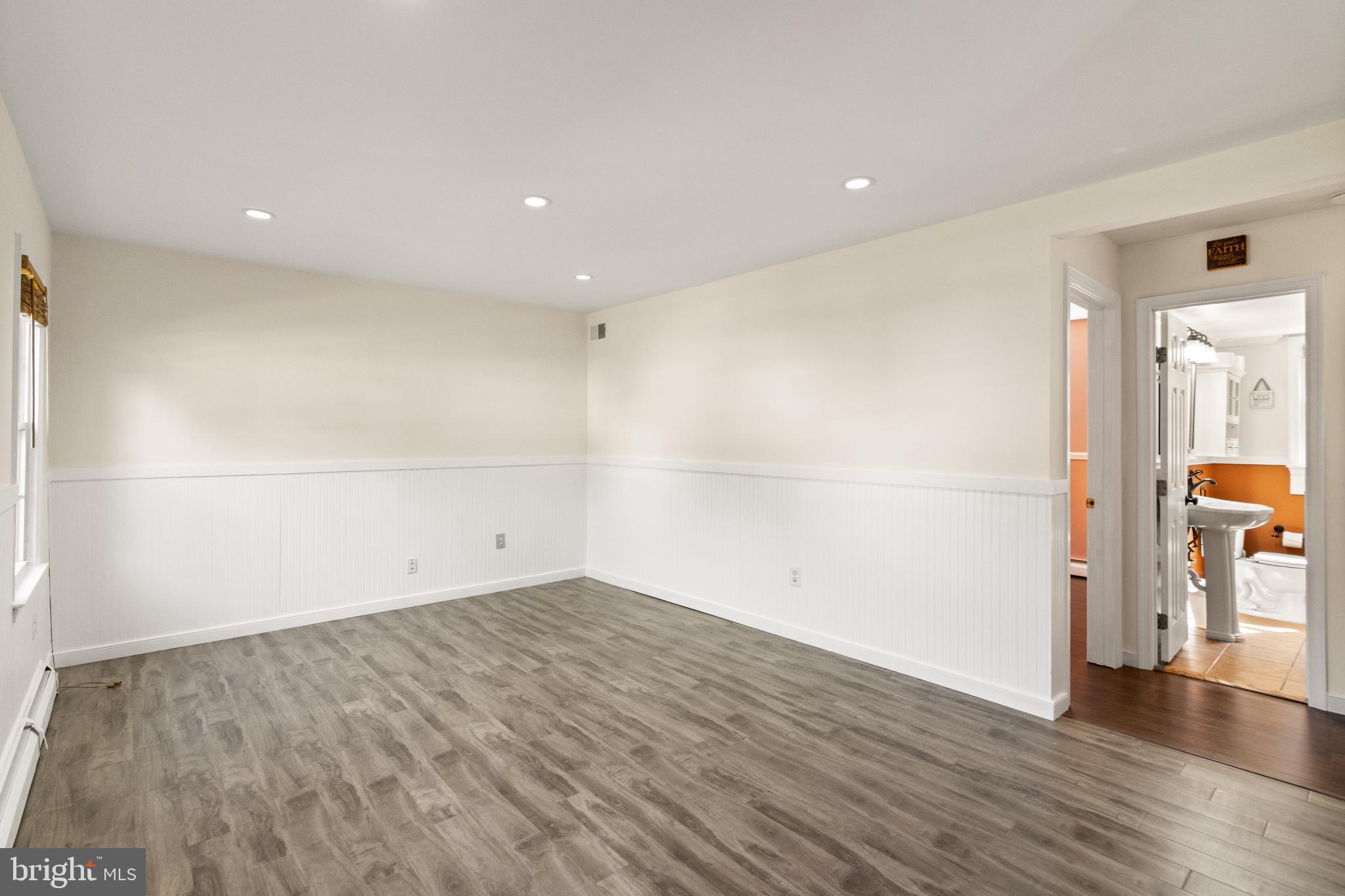 13303 Kenny Road Woodbridge, VA 22193 - Photo 9 of 57 Living room