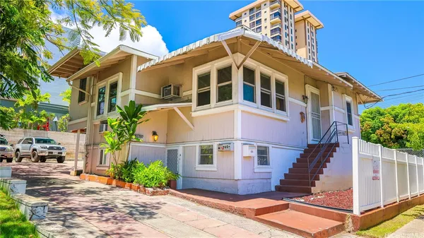 $2,350 | 908 Kinau Street, Unit A, Honolulu, HI 96814