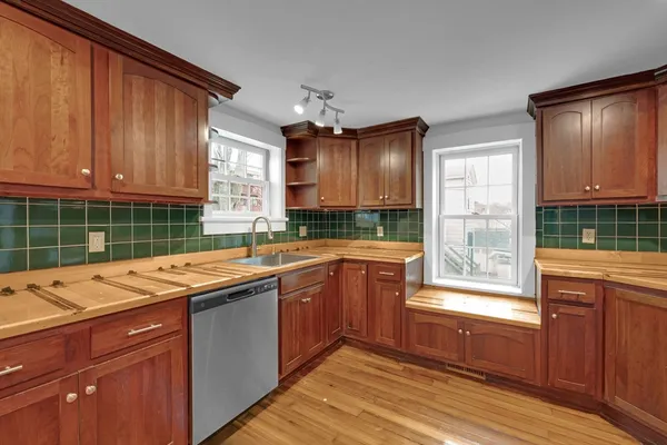 $2,450 | 22 School Street, Unit 1, Southbridge, MA 01550