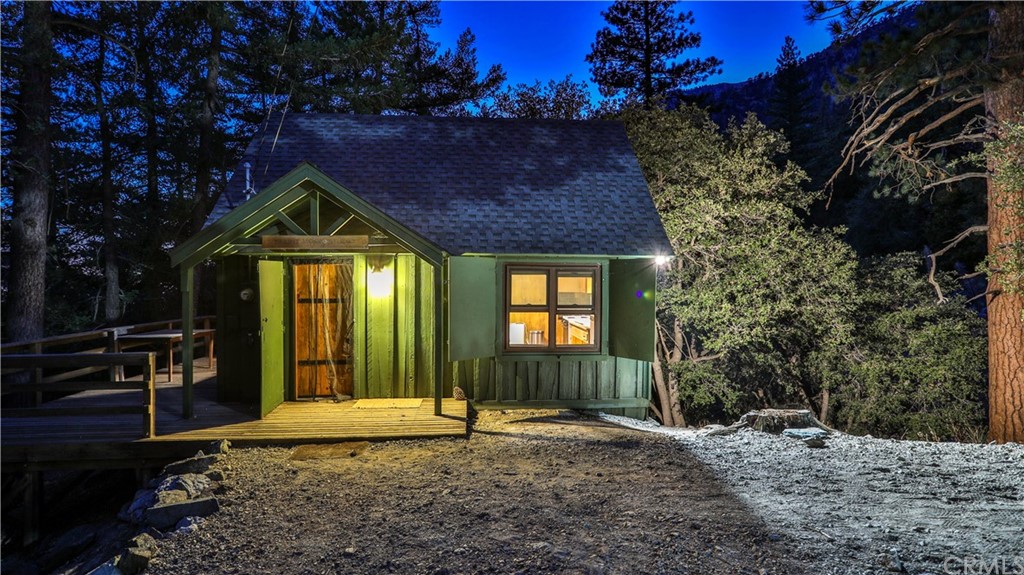 34 Manker Flats Mt Baldy, CA 91759 - Photo 24 of 30 a front view of a house with a yard