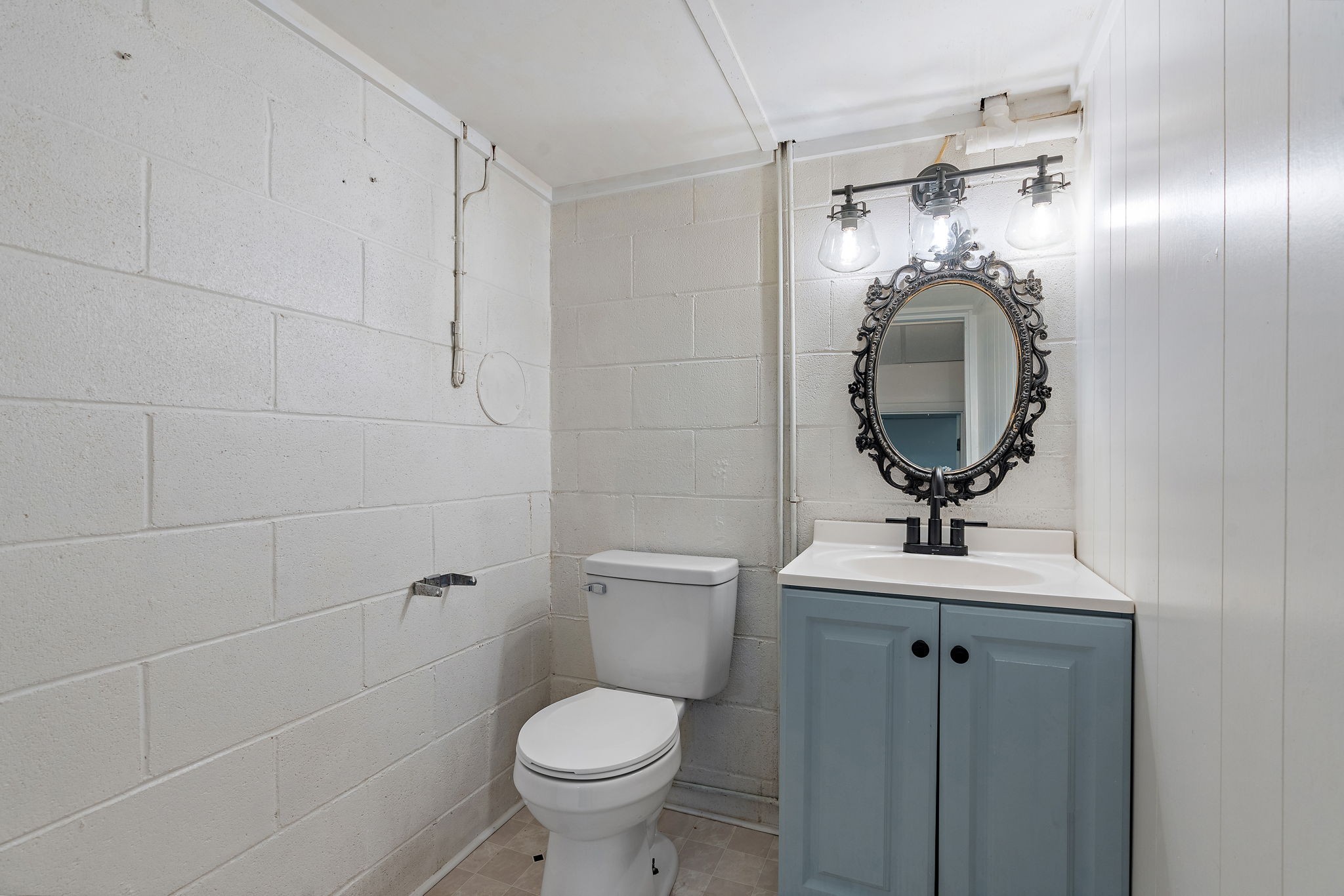 1627 West Grab Creek Road Dickson, TN 37055 - Photo 34 of 46 a bathroom with a toilet a sink and mirror