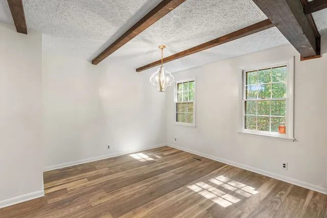 a view of empty room with window