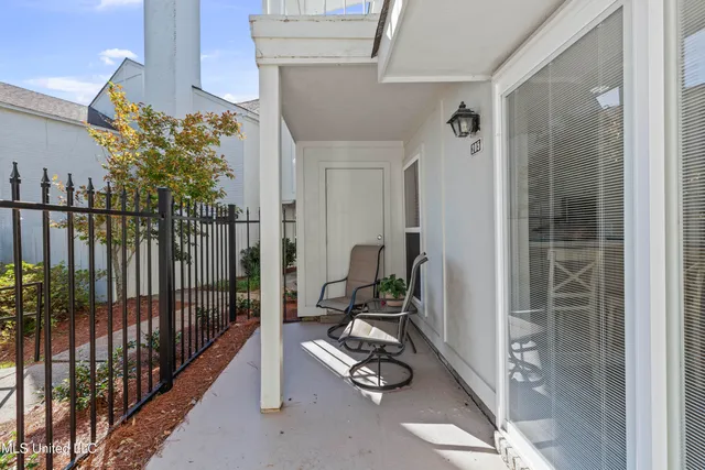 $280,000 | 550 Post Road, Unit 205, Ridgeland, MS 39157