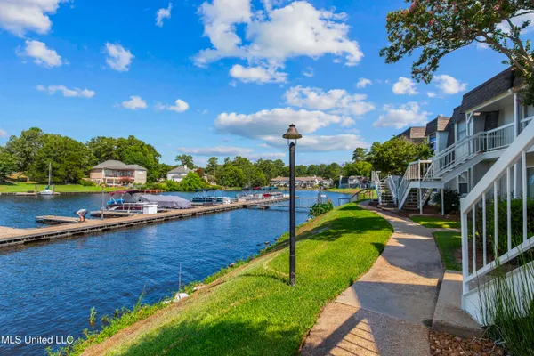 $280,000 | 550 Post Road, Unit 205, Ridgeland, MS 39157