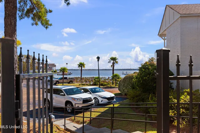 $280,000 | 550 Post Road, Unit 205, Ridgeland, MS 39157