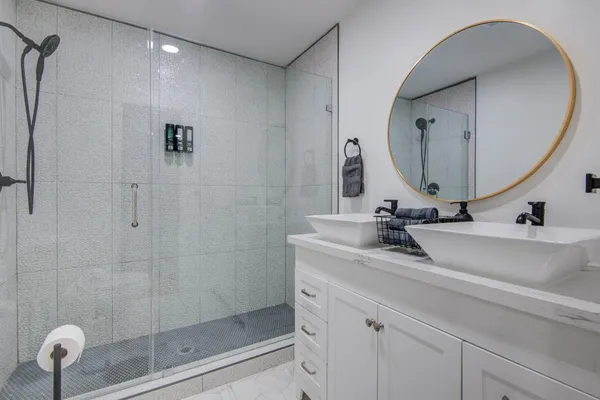 $550,000 | 9515 Meadowglen Lane, Houston, TX 77063