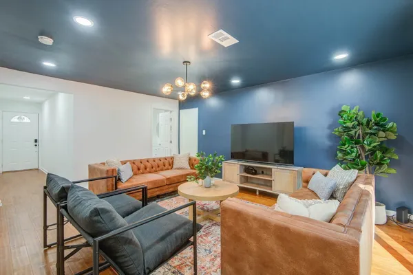 $550,000 | 9515 Meadowglen Lane, Houston, TX 77063