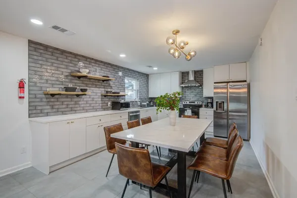 $550,000 | 9515 Meadowglen Lane, Houston, TX 77063