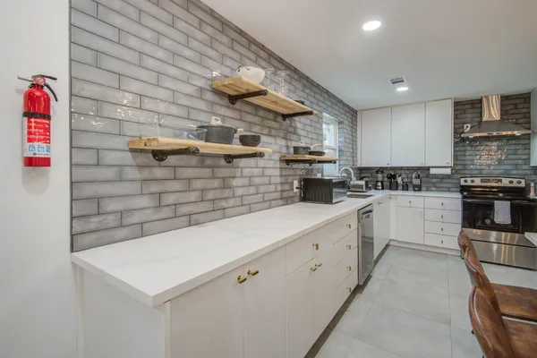 $550,000 | 9515 Meadowglen Lane, Houston, TX 77063